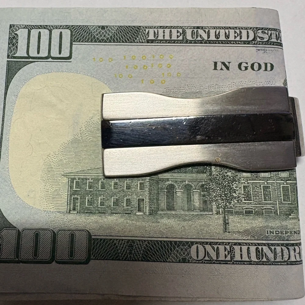 Kenneth Cole Reaction Silver Tone Money Clip